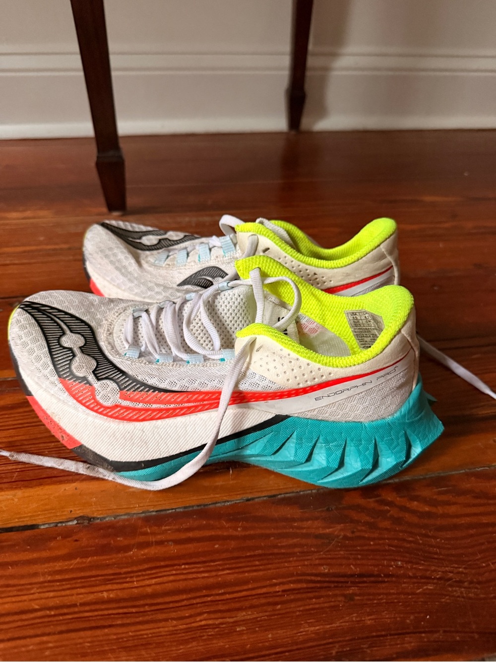 Saucony Women’s White Running Shoes with Neon Yellow Collar and Aqua Sole